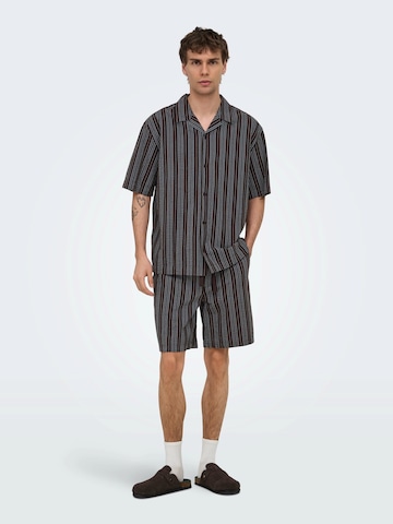 Coupe regular Chemise 'ONSCRUZ' Only & Sons en noir : devant