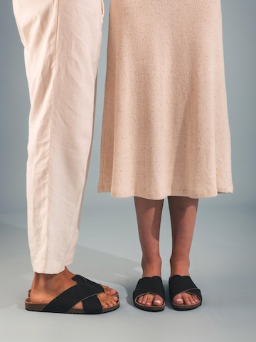 nae Vegan Shoes Pantolette 'Tupai' i svart