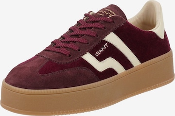 Baskets basses GANT en rouge : devant