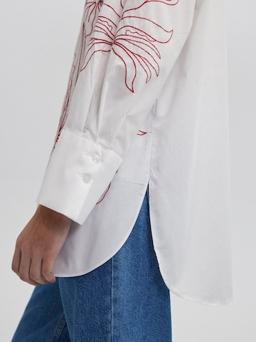 Touché Privé Blouse 'Embroidered Shirt' in Beige
