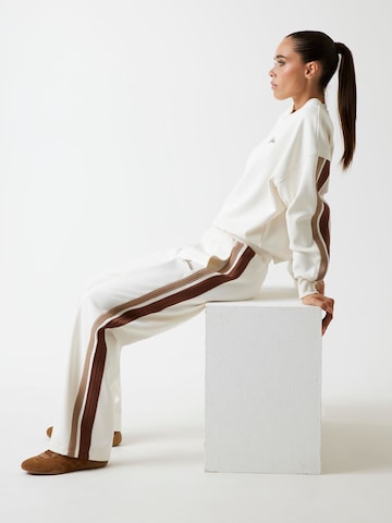 GUESS Sweatshirt in Weiß