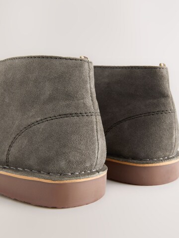 Botine Chukka de la Next pe gri