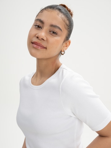 T-shirt 'JASLEEN' MELA en blanc