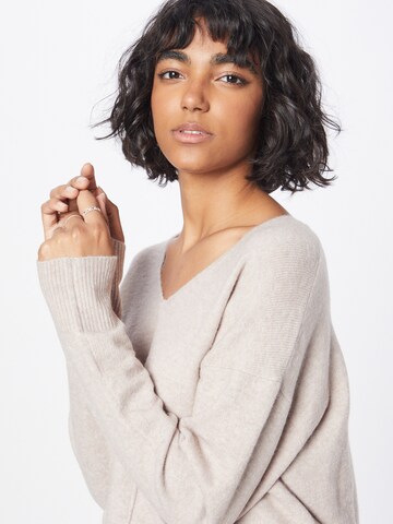 ABOUT YOU Sweater 'Asta' in Beige