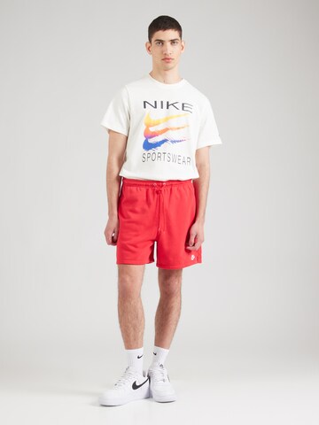 Loosefit Pantaloni 'CLUB' di Nike Sportswear in rosso