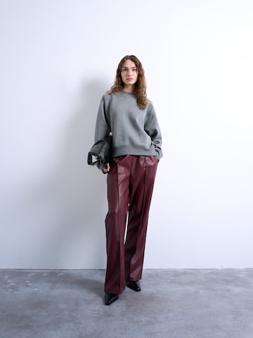 TOPSHOP Свитшот 'ULTIMATE' в Серый