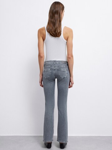 Mavi Буткат Джинсы 'Bella' в Серый
