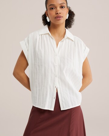 WE Fashion Blouse in Beige: voorkant