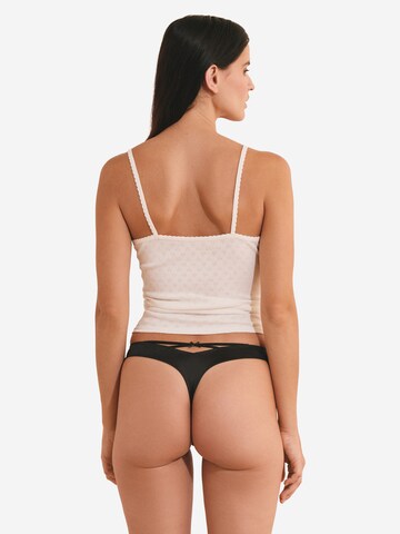 ETAM Thong 'Jeane' in Black