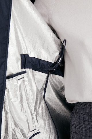 Finn Flare Regenmantel in Blau