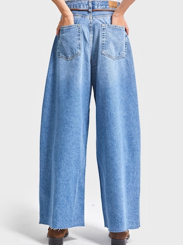 IT'S BASIC Loosefit Jeans 'Loose Mid Rise Jeans (Lenght 26)' in Blauw
