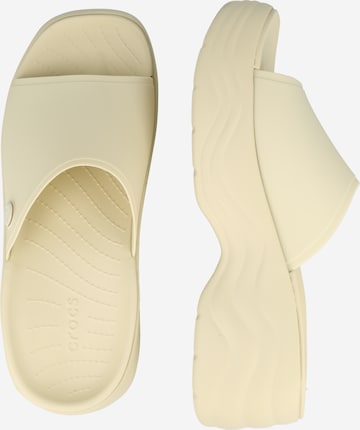 Crocs - Zapatos abiertos en beige