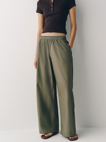 The Set - Pierna ancha Pantalón en beige: frente