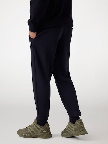 GUESS Tapered Hose in Schwarz