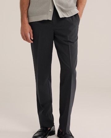 WE Fashion - regular Pantalón de pinzas en negro: frente
