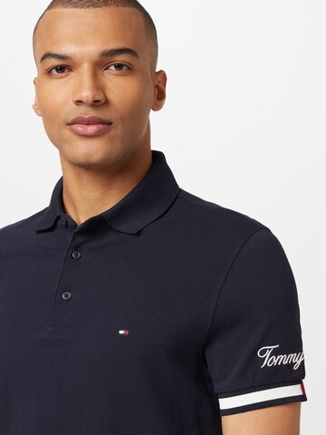 TOMMY HILFIGER T-shirt i blå