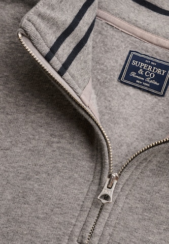 Sweat-shirt 'Essential Serif' Superdry & Co en gris