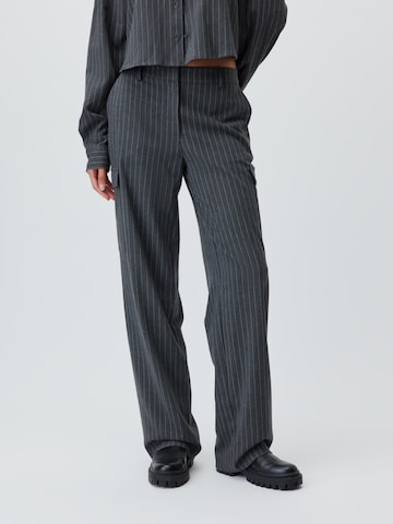 Regular Pantalon cargo 'Aurea Tall' LeGer by Lena Gercke en gris : devant