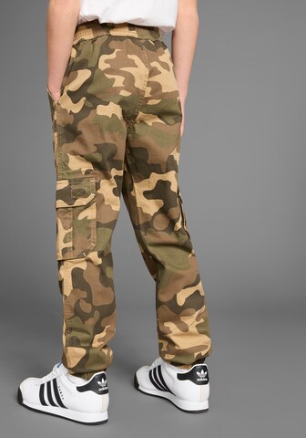 ARIZONA Tapered Pants in Green