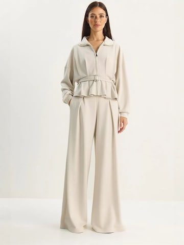 Completo pantalone di Bianco Lucci in beige: frontale