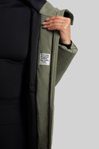 khujo Between-seasons coat 'YAAK4' in Green