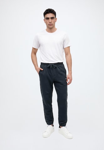 Regular Pantaloni de la HOLLISTER pe negru