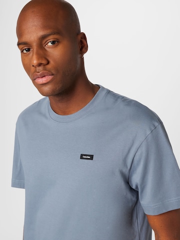 Calvin Klein Koszulka w kolorze niebieski