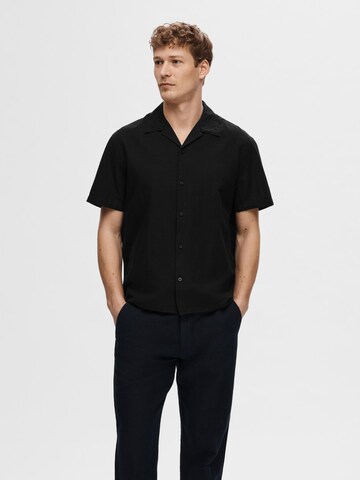 SELECTED HOMME Comfort Fit Skjorte i sort: forside