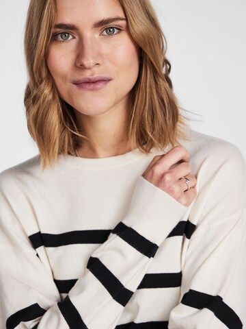 PIECES Sweter w kolorze biały