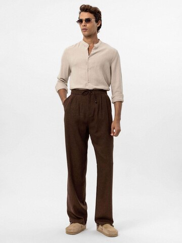 regular Pantaloni con pieghe 'Gregorio' di Antioch in marrone