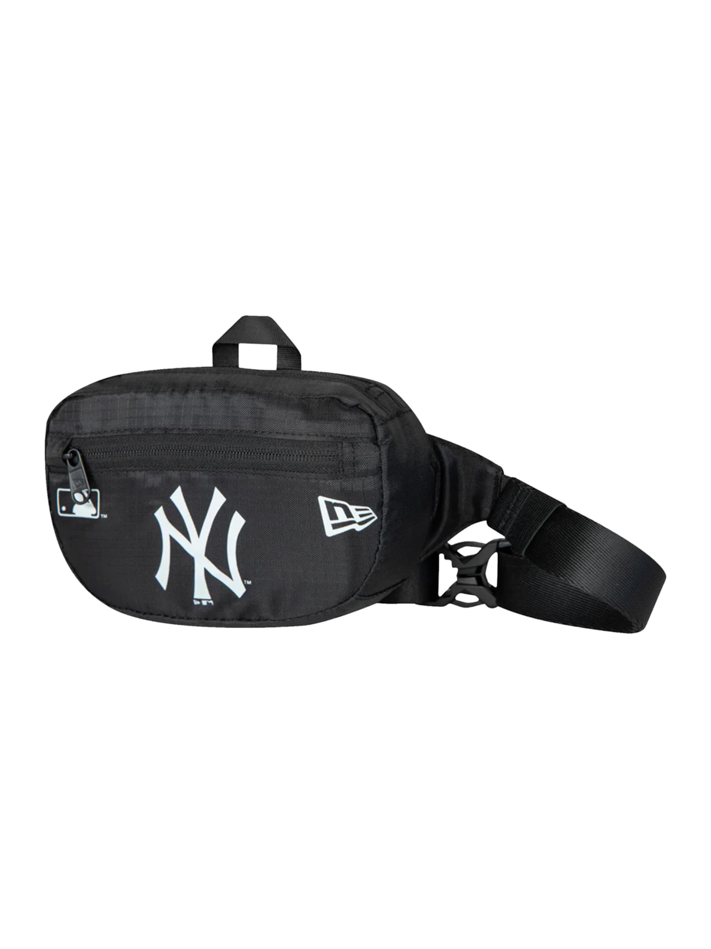 NEW ERA Fanny Pack in Black: front