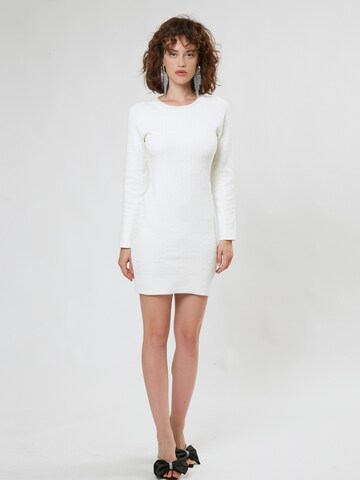 Influencer Strickkleid in Weiß