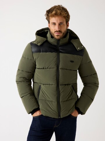 GUESS Performance Jacket in Green: front