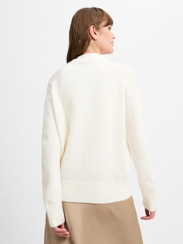 Marie Lund Knit Cardigan in White