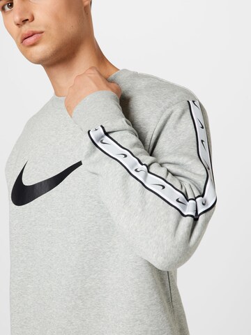 Felpa di Nike Sportswear in grigio