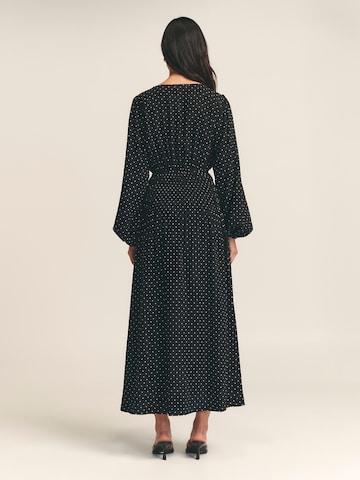 Rochie 'May Gather' de la St MRLO pe negru: spate