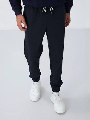 Tommy Life Broek in Zwart: voorkant