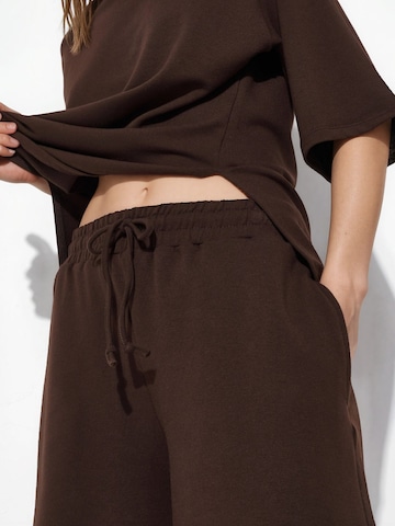 Loosefit Pantaloni di Busem in marrone