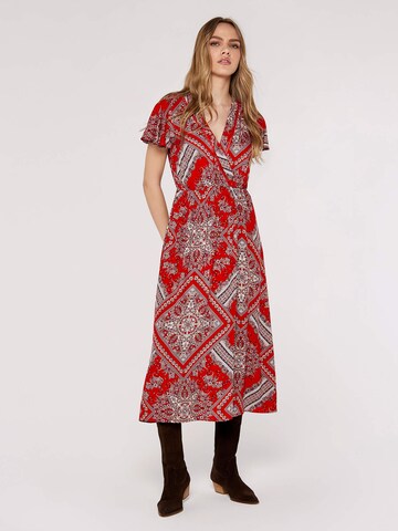 Apricot Scarf Print Midaxi Dress ' ' in Rot: Vorderseite