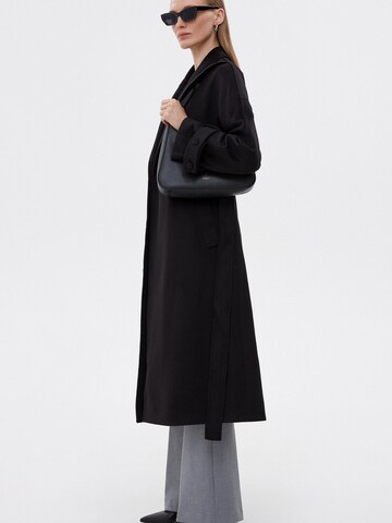 Estro Between-seasons coat '440' in Black