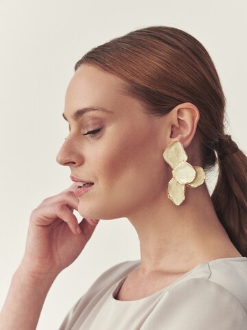 Boucles d'oreilles 'Flovito' TATUUM en blanc : devant