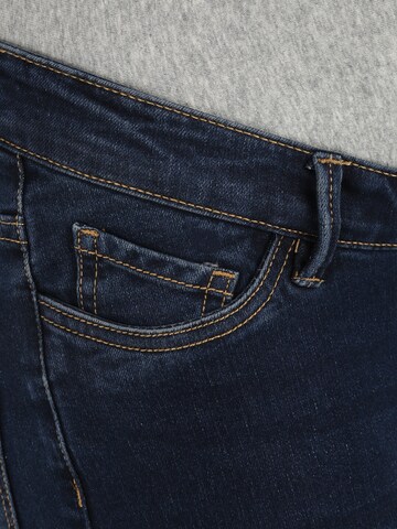 Vero Moda Maternity Regular Jeans 'Zia' in Blauw