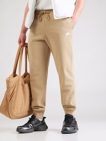 Nike Sportswear Tapered Byxa 'CLUB' i beige: framsida