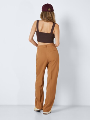 Loosefit Pantaloni con pieghe 'Drewie' di Noisy may in marrone