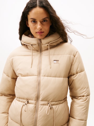 Tommy Jeans - Chaqueta de invierno en marrón