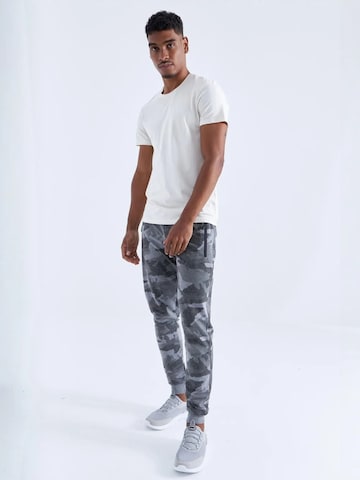 Tommy Life - Skinny Calças de desporto em cinzento: frente