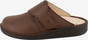 Finn Comfort Clogs 'Amalfi' in Bruin: voorkant