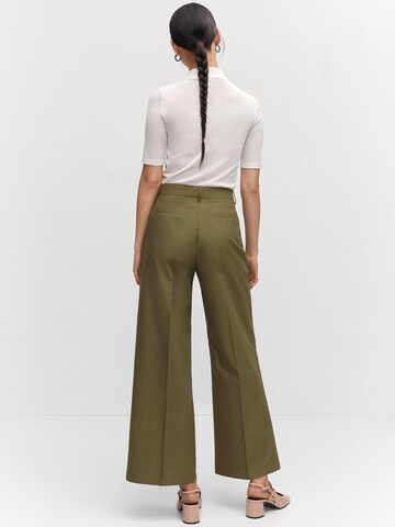 Wide Leg Pantalon à plis 'Coti' MANGO en vert