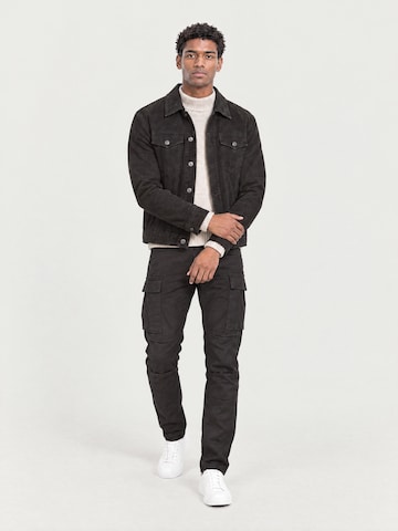 yazubi Regular Cargo Pants 'Jayden' in Black
