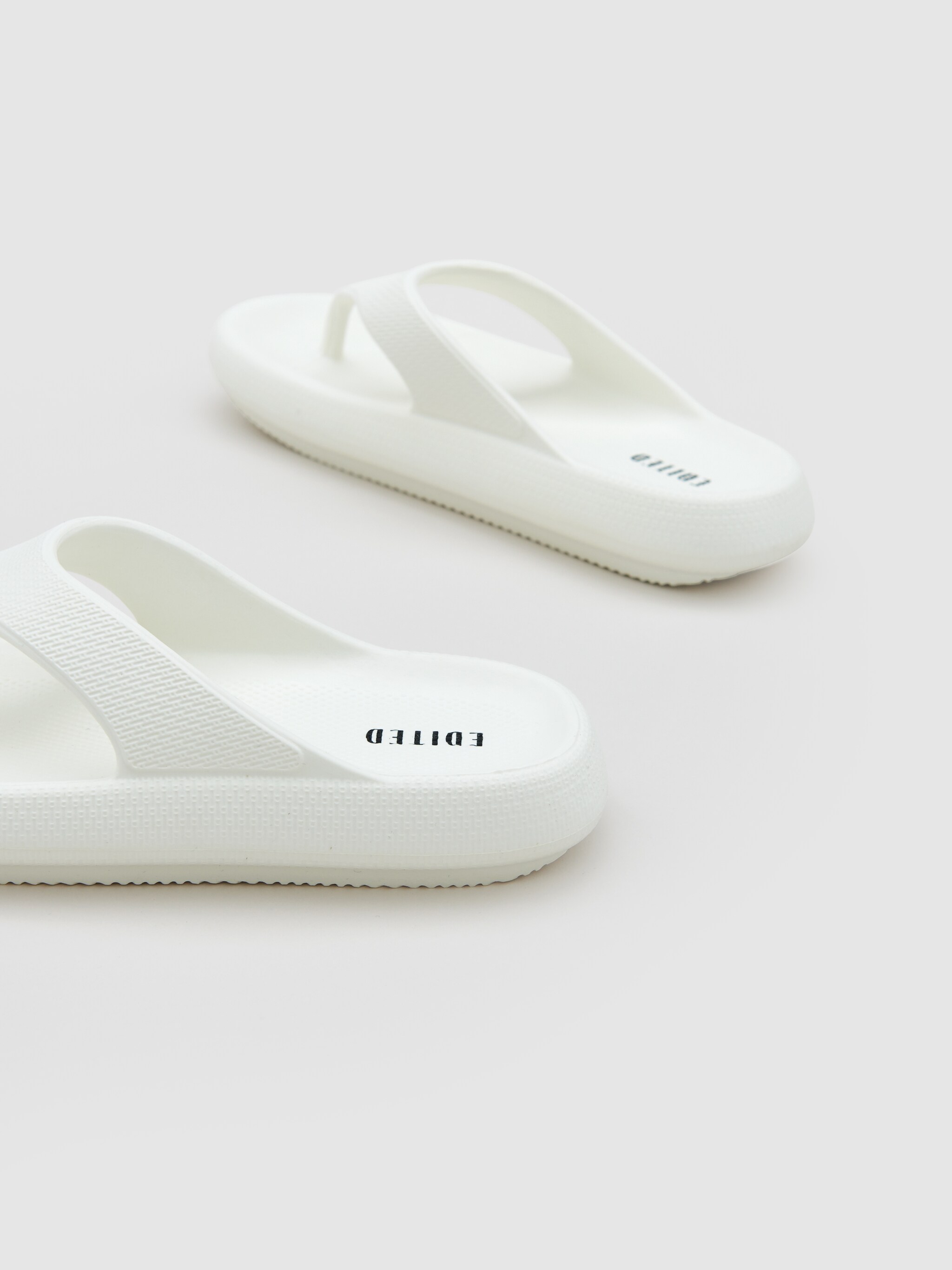 EDITED Produkte Zehentrenner 'Rasheed' weiß